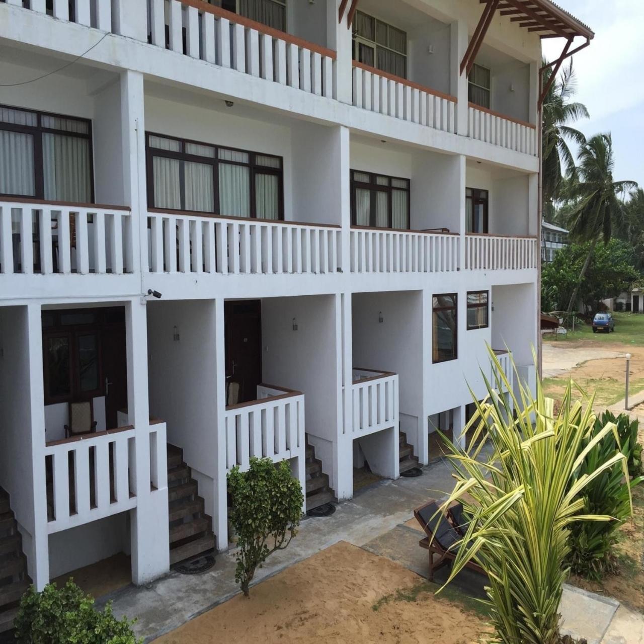 Miltons Beach Resort Unawatuna Exterior foto